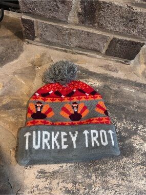Turkey Trot Mens Womens Pom Beanie Hat toboggan Des Moines Iowa